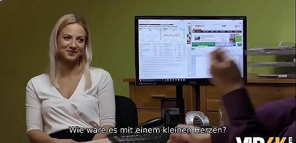  VIP4K. Die natürliche Blondine Nathaly Teges löst all ihre Probleme, indem sie die Beine spreizt